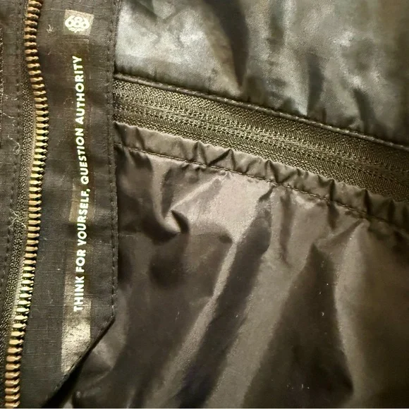 686 Parklan Anorak snowboarding jacket - Picture 10 of 13